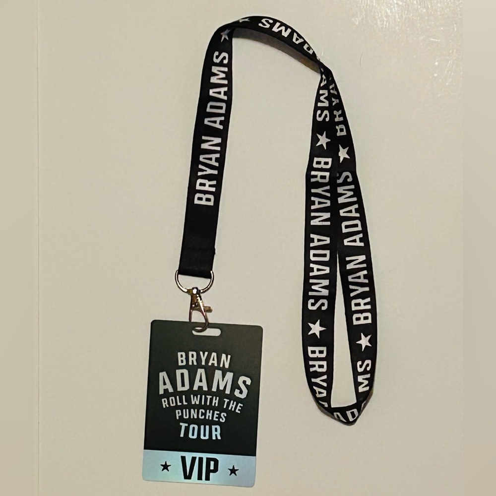 NEW! Bryan Adams “Roll With The Punches” Vinyl & VIP Laminate & Lanyard Set - Picture 3 of 5